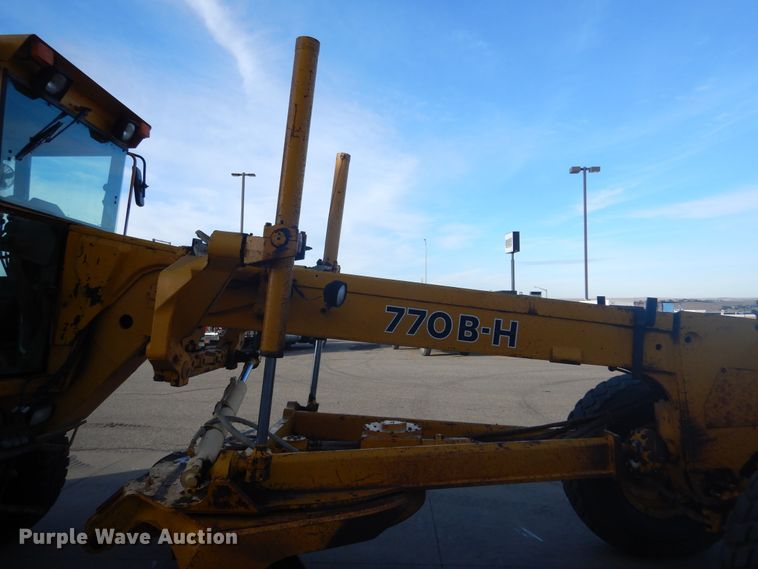 image for item DK3363 1991 John Deere 770BH  motor grader