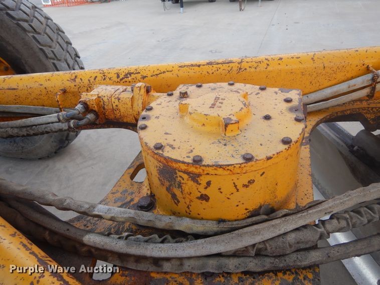 image for item DK3363 1991 John Deere 770BH  motor grader