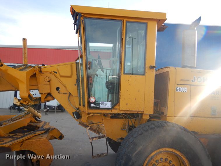 image for item DK3363 1991 John Deere 770BH  motor grader