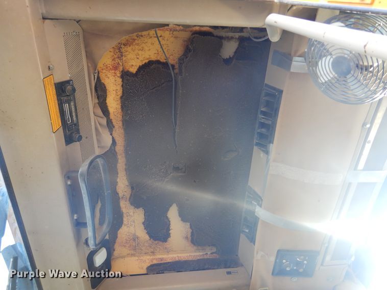 image for item DK3363 1991 John Deere 770BH  motor grader