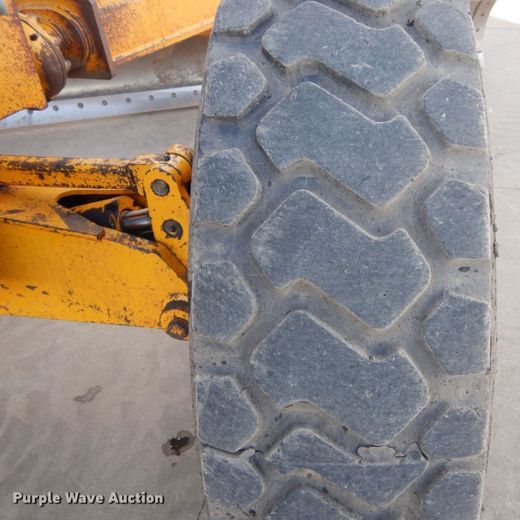 image for item DK3363 1991 John Deere 770BH  motor grader