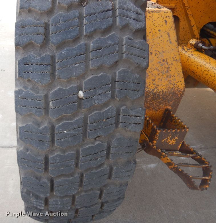 image for item DK3363 1991 John Deere 770BH  motor grader