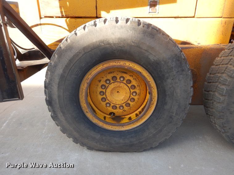 image for item DK3363 1991 John Deere 770BH  motor grader