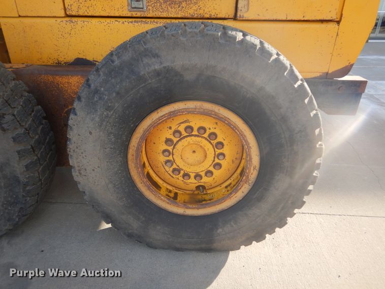 image for item DK3363 1991 John Deere 770BH  motor grader