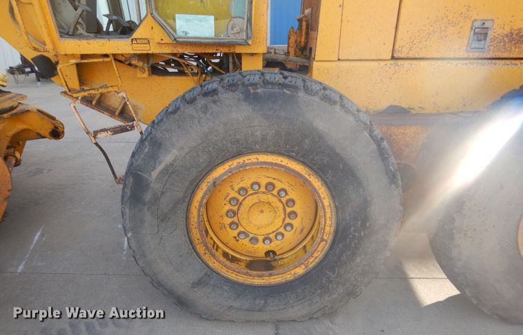 image for item DK3363 1991 John Deere 770BH  motor grader