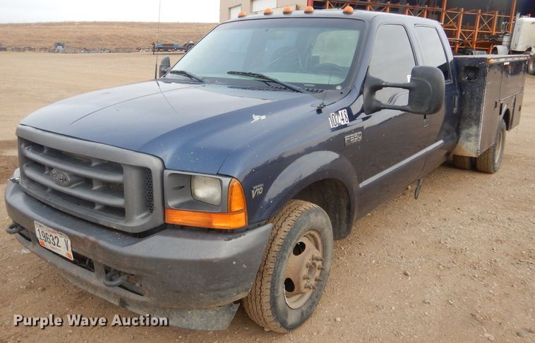 image for item DK3424 2001 Ford F350 Super Duty  Crew Cab utility bed pickup truck