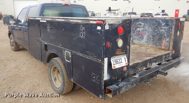 image for item DK3424 2001 Ford F350 Super Duty  Crew Cab utility bed pickup truck