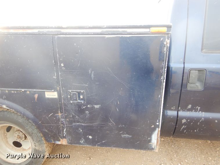 image for item DK3424 2001 Ford F350 Super Duty  Crew Cab utility bed pickup truck