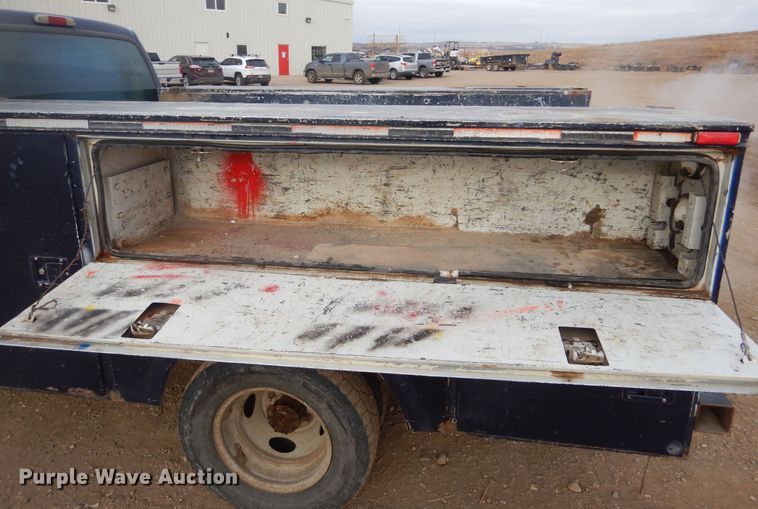 image for item DK3424 2001 Ford F350 Super Duty  Crew Cab utility bed pickup truck