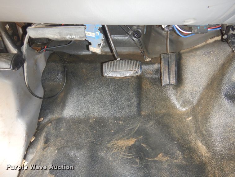 image for item DK3424 2001 Ford F350 Super Duty  Crew Cab utility bed pickup truck