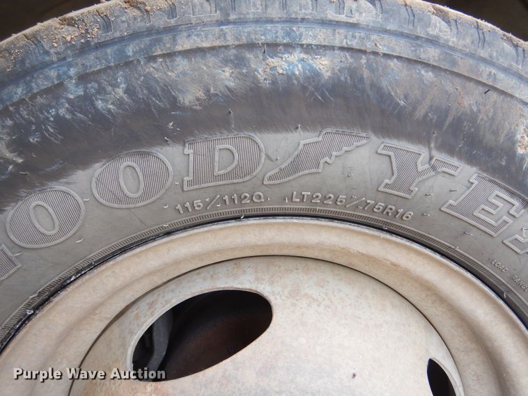 image for item DK3424 2001 Ford F350 Super Duty  Crew Cab utility bed pickup truck