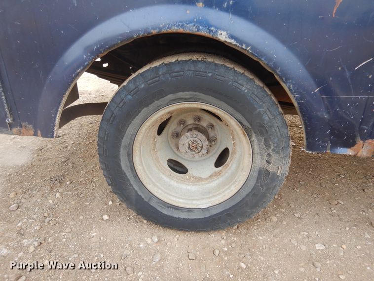 image for item DK3424 2001 Ford F350 Super Duty  Crew Cab utility bed pickup truck