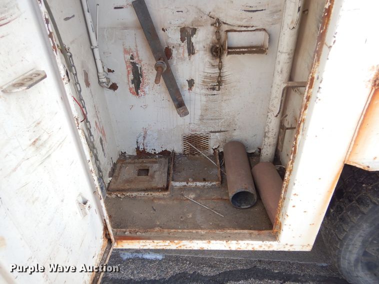 image for item DK3427 1992 International 4700  utility / service truck