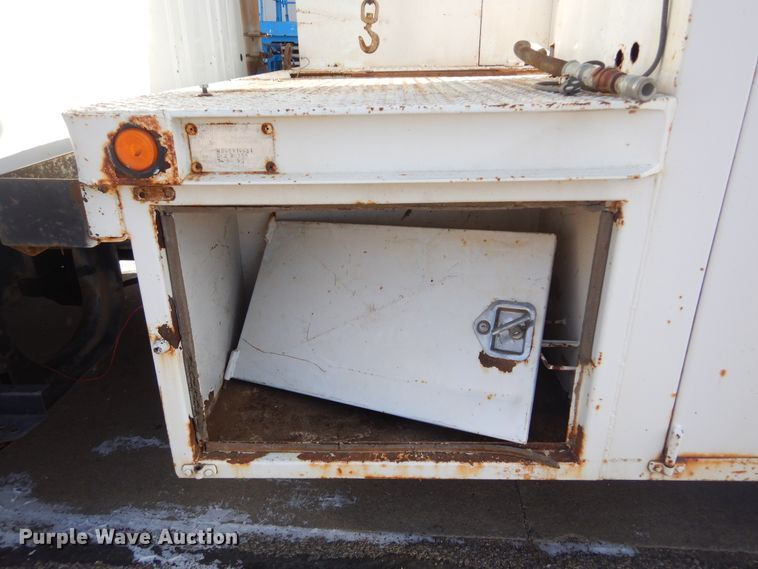 image for item DK3427 1992 International 4700  utility / service truck