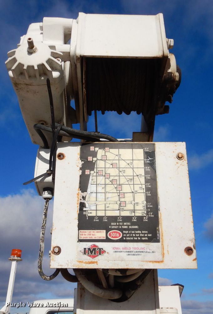 image for item DK3427 1992 International 4700  utility / service truck