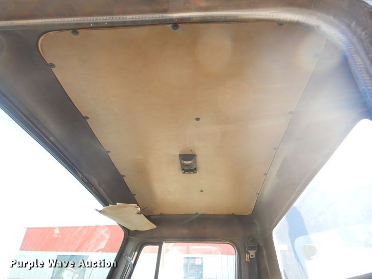 image for item DK3427 1992 International 4700  utility / service truck