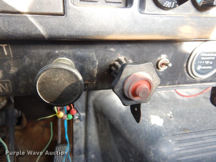 image for item DK3427 1992 International 4700  utility / service truck