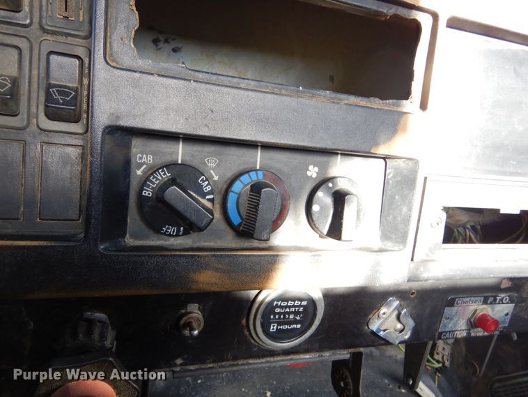 image for item DK3427 1992 International 4700  utility / service truck