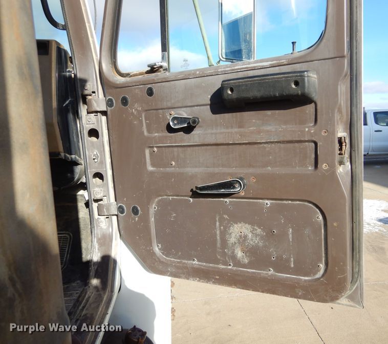 image for item DK3427 1992 International 4700  utility / service truck