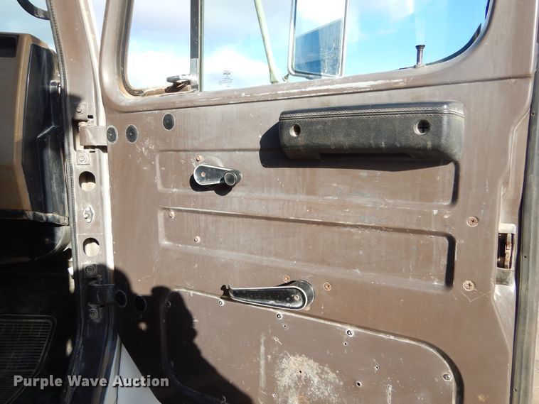 image for item DK3427 1992 International 4700  utility / service truck