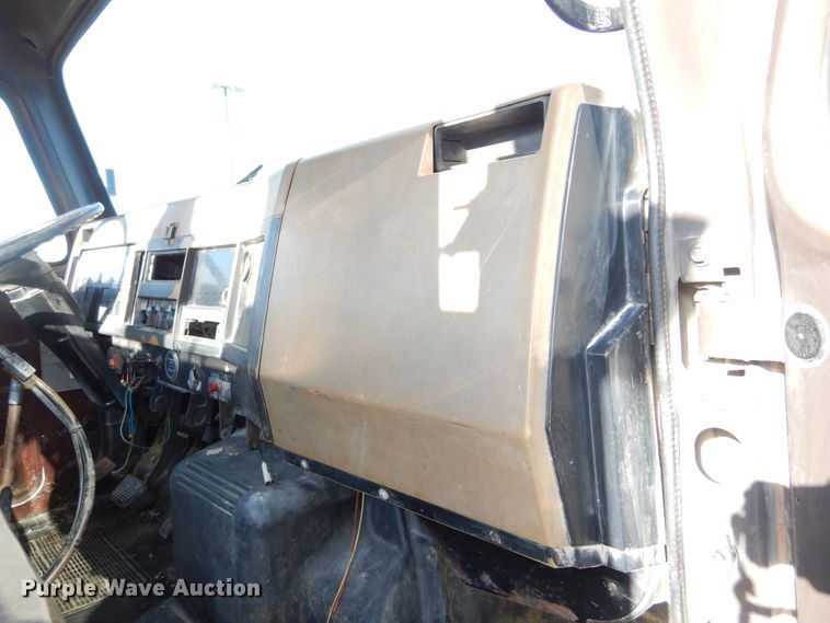 image for item DK3427 1992 International 4700  utility / service truck