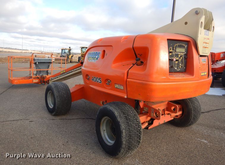 image for item DK3429 2001 JLG 400S  boom lift