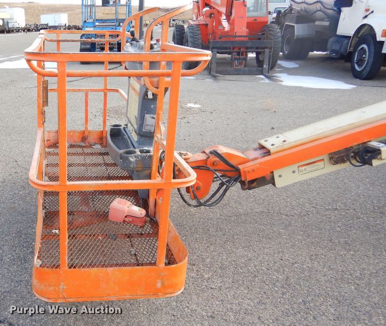 image for item DK3429 2001 JLG 400S  boom lift