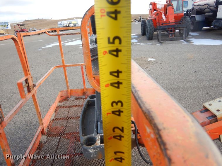 image for item DK3429 2001 JLG 400S  boom lift