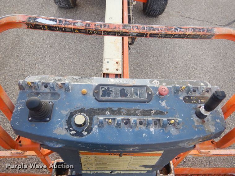 image for item DK3429 2001 JLG 400S  boom lift