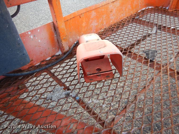 image for item DK3429 2001 JLG 400S  boom lift