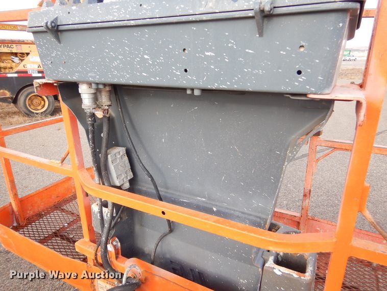 image for item DK3429 2001 JLG 400S  boom lift