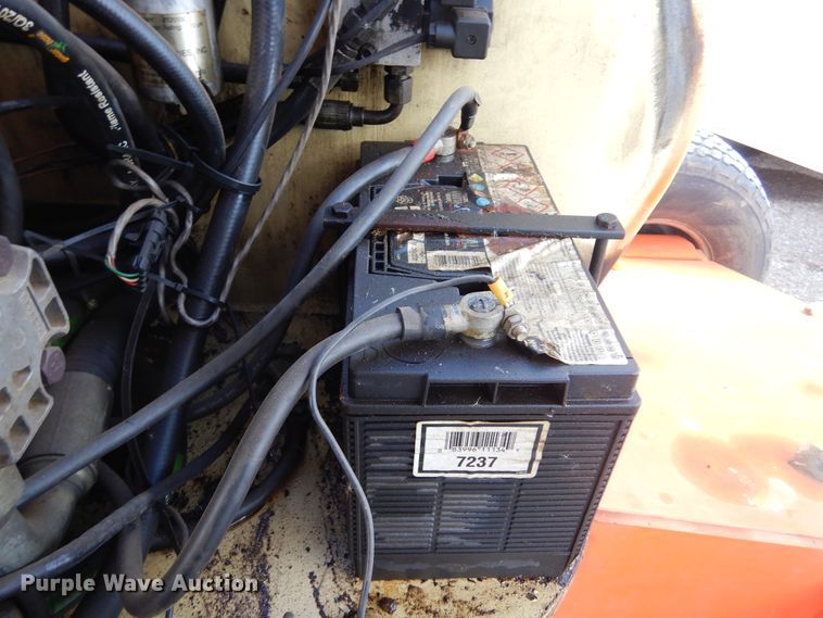 image for item DK3429 2001 JLG 400S  boom lift