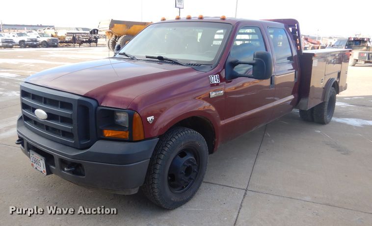 image for item DK3430 2006 Ford F350 Super Duty  Crew Cab utility bed pickup truck