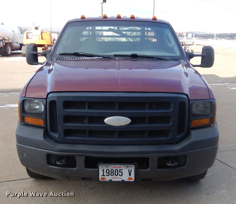 image for item DK3430 2006 Ford F350 Super Duty  Crew Cab utility bed pickup truck