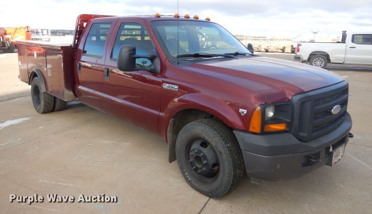 image for item DK3430 2006 Ford F350 Super Duty  Crew Cab utility bed pickup truck