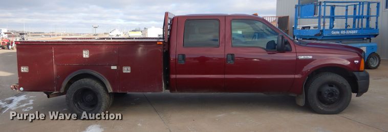 image for item DK3430 2006 Ford F350 Super Duty  Crew Cab utility bed pickup truck