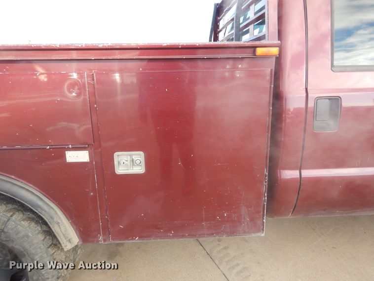 image for item DK3430 2006 Ford F350 Super Duty  Crew Cab utility bed pickup truck