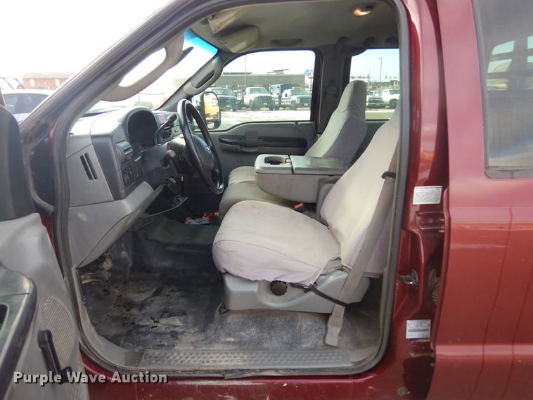 image for item DK3430 2006 Ford F350 Super Duty  Crew Cab utility bed pickup truck