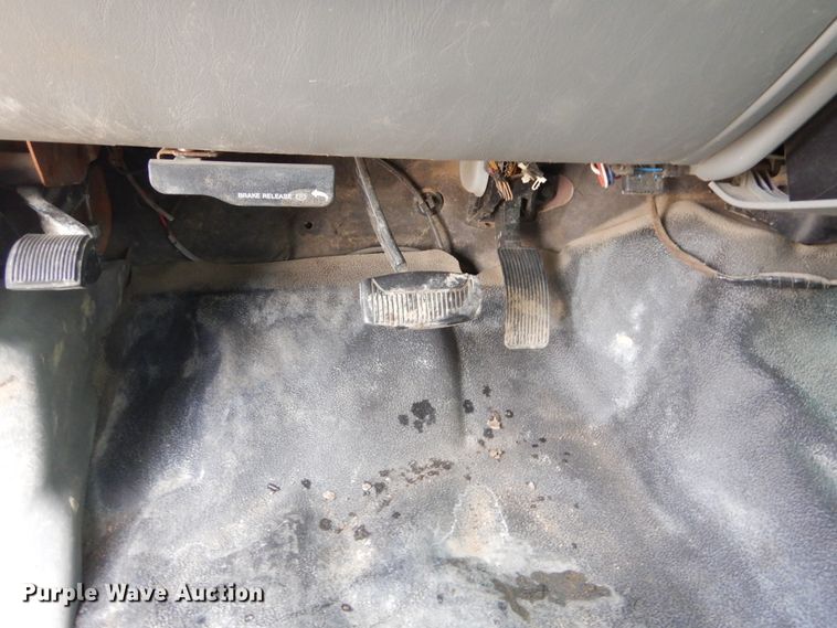 image for item DK3430 2006 Ford F350 Super Duty  Crew Cab utility bed pickup truck