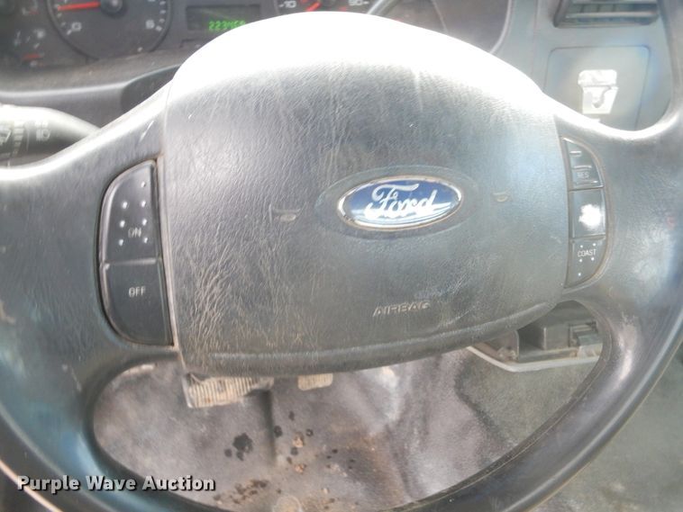 image for item DK3430 2006 Ford F350 Super Duty  Crew Cab utility bed pickup truck