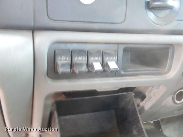 image for item DK3430 2006 Ford F350 Super Duty  Crew Cab utility bed pickup truck