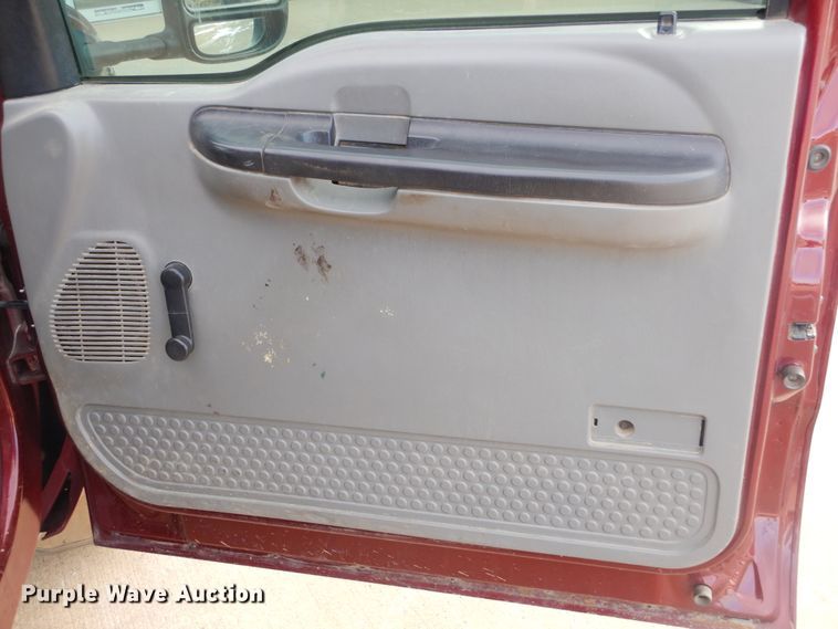 image for item DK3430 2006 Ford F350 Super Duty  Crew Cab utility bed pickup truck