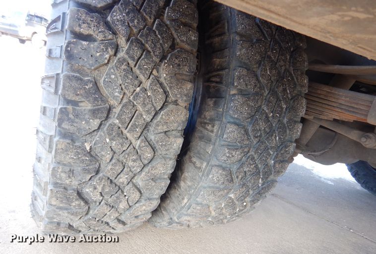 image for item DK3430 2006 Ford F350 Super Duty  Crew Cab utility bed pickup truck