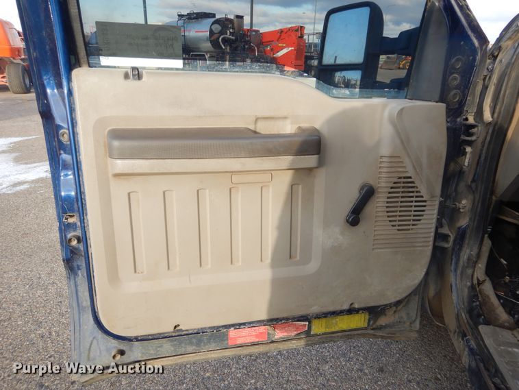 image for item DK3431 2008 Ford F350 Super Duty  Crew Cab utility bed pickup truck