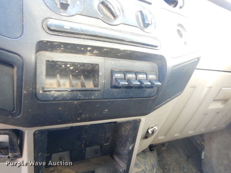 image for item DK3431 2008 Ford F350 Super Duty  Crew Cab utility bed pickup truck