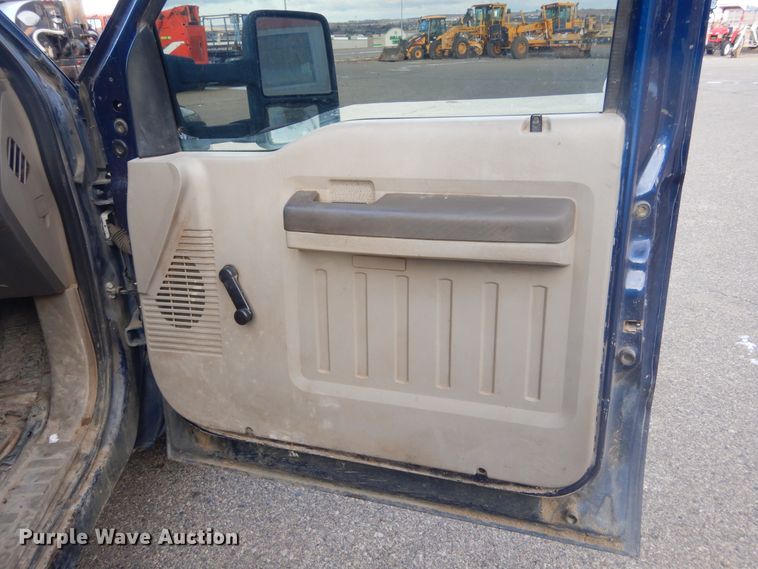 image for item DK3431 2008 Ford F350 Super Duty  Crew Cab utility bed pickup truck