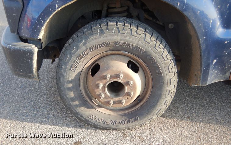 image for item DK3431 2008 Ford F350 Super Duty  Crew Cab utility bed pickup truck