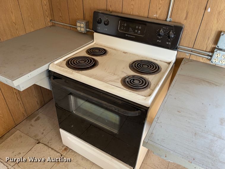 image for item DL5796 1993 SUN  jobsite office trailer