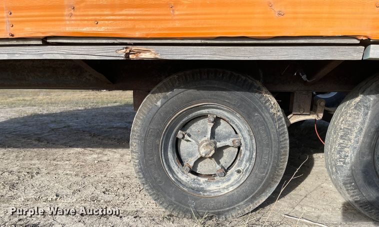 image for item DL5796 1993 SUN  jobsite office trailer