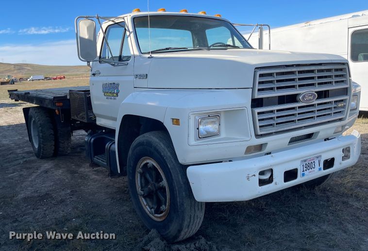 image for item DL5797 1990 Ford F600  flatbed truck